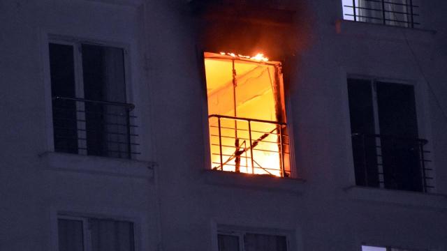 Kırıkkalede yangın: Pencereden atlayan bir kişi ağır yaralandı