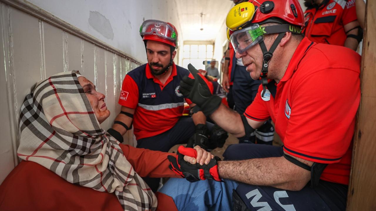 "12 kurum ve 300 kişi koordineli çalıştı"