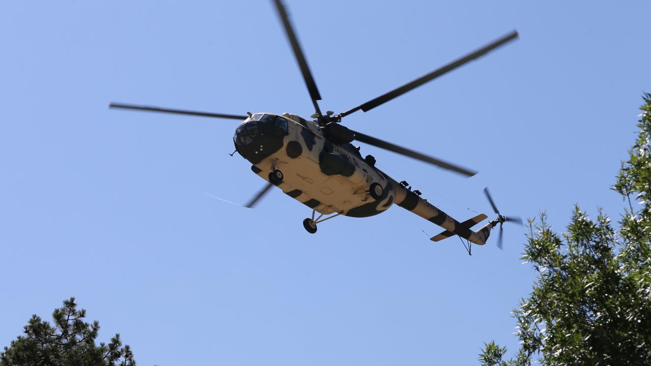 Köpeklerin, hava araçlarıyla intikalde öz güvenli hale gelebilmeleri için helikopterle de eğitim verildiğini anlatan Uğurateş, şunları kaydetti: