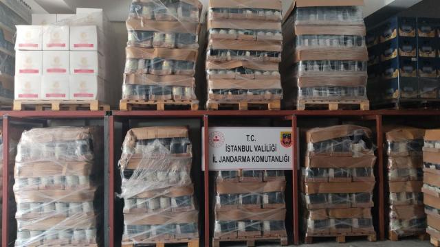İstanbulda 16 bin litre sahte alkol ele geçirildi