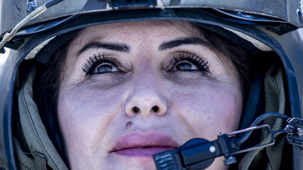 Jandarmanın ilk ve tek kadın pilotu: Yarbay Hülya Eker