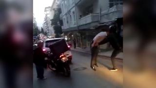 Tartıştığı kuryeye silahla saldırdı