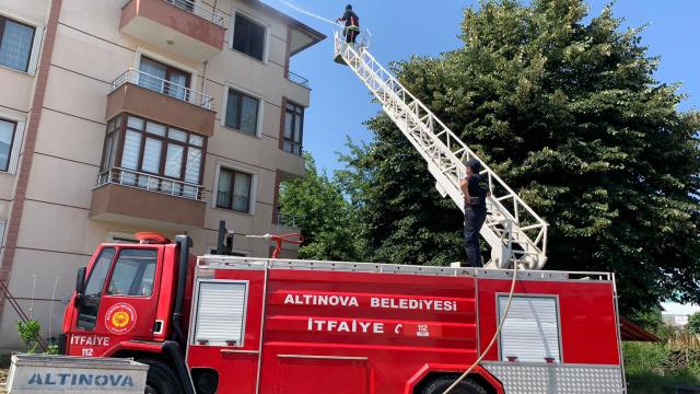 Yalovada apartmanın dördüncü katında çıkan yangın söndürüldü