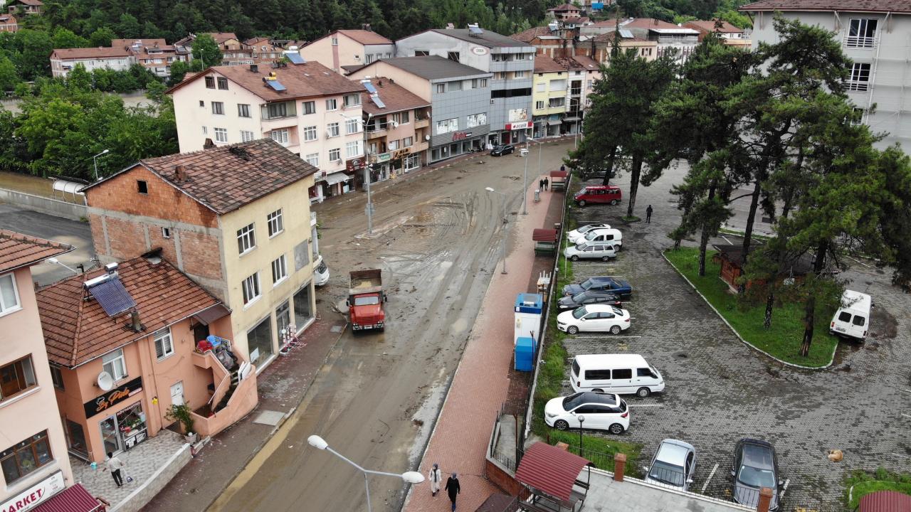 “Meteorolojinin de tekrardan kırmızı alarm uyarısı var. İnşallah bir daha yaşamayız”