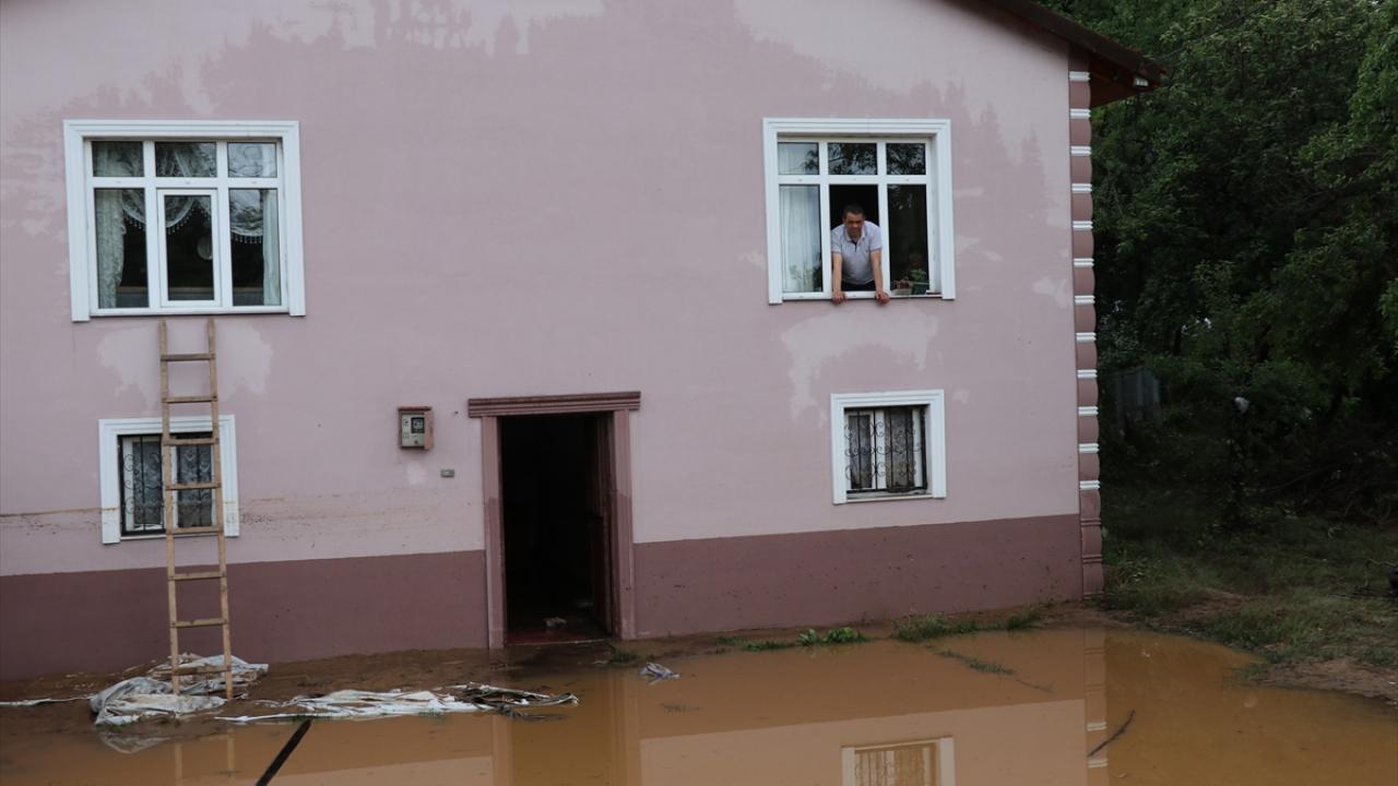 Çok sayıda ev su altında kaldı