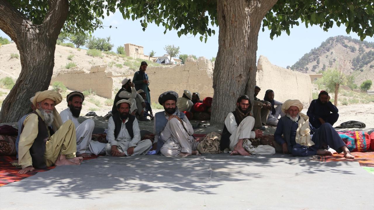 Dükkanların çoğu hala kapalı