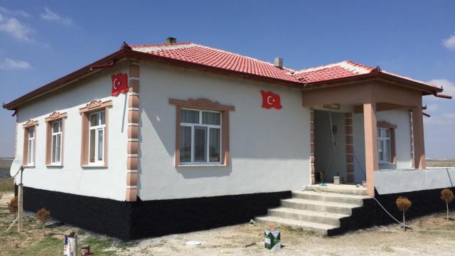 Aksarayda beşikte boynuna ip dolanan bebek hayatını kaybetti