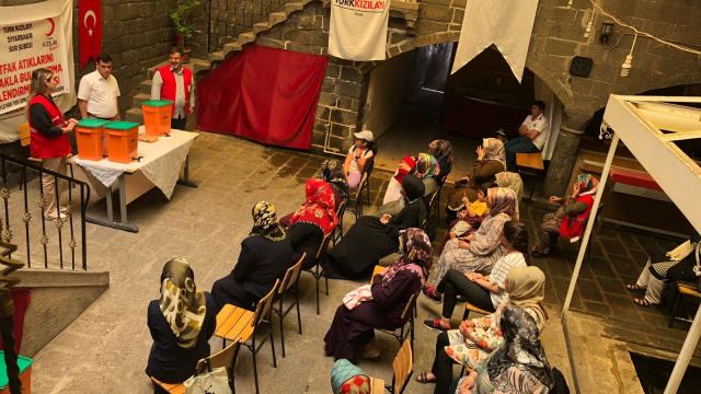 Diyarbakırda mutfak atıklarının gübreye dönüştürülmesiyle ilgili eğitim verildi