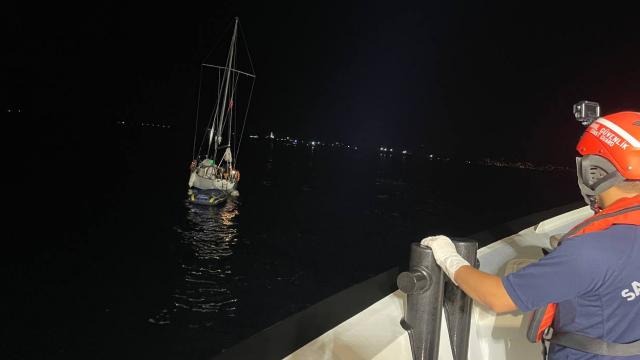 İzmir ve Aydın açıklarında 305 düzensiz göçmen kurtarıldı