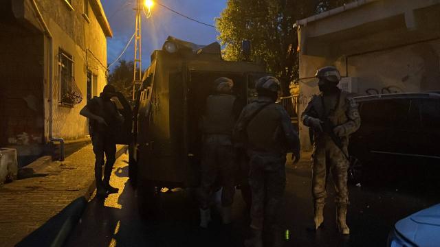 İstanbulda zehir tacirlerine operasyon
