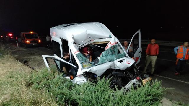 Kırklarelide beton mikseri ile midibüs çarpıştı: 13 yaralı