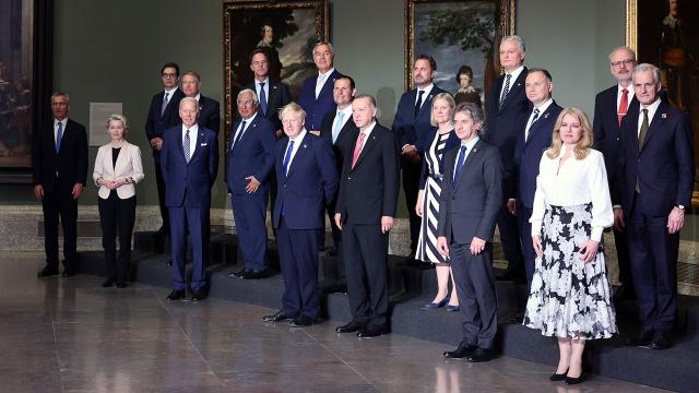 Cumhurbaşkanı Erdoğan, NATO liderleri onuruna verilen yemeğe katıldı