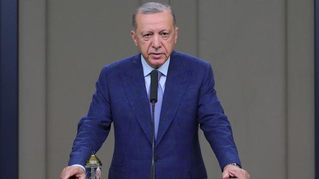 Cumhurbaşkanı Erdoğan: Biz orta sahada top çevirmekten bıktık