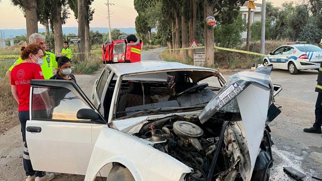 Aydında ağaca çarpan otomobilin sürücüsü öldü