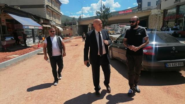 Bayburtta eski yol ve kaldırımlar yenileniyor