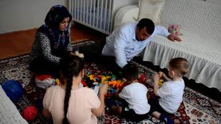 Koruyucu aile olabilmek için okuma yazma öğrendi