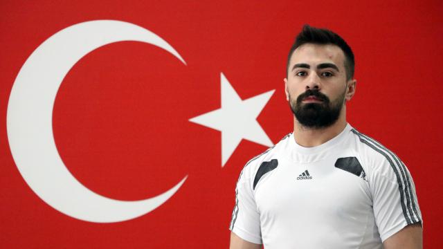 Milli halterci Ferdi Hardaldan altın madalya