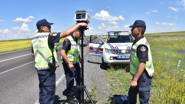 Karsta hız ihlalleri Mobil Hız Tespit Sistemiyle belirleniyor