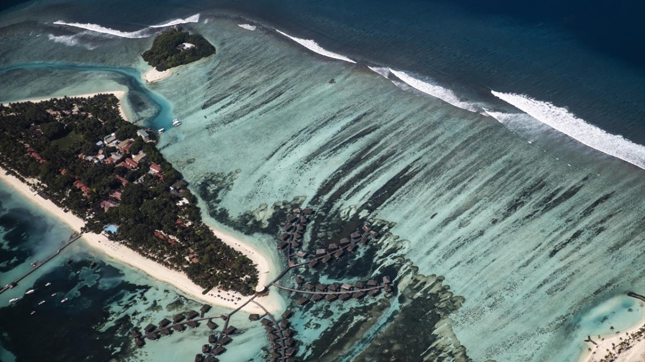 Yapay ada köprüyle başkente bağlandı