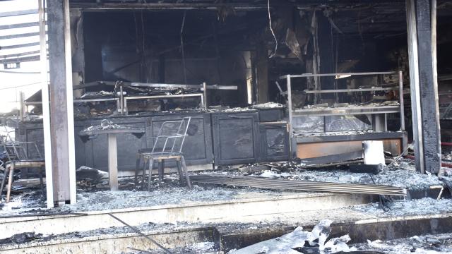 Bodrumda yangın: 3 iş yeri ile 2 ev zarar gördü