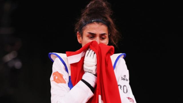 Bir altın da Hatice Kübra İlgünden