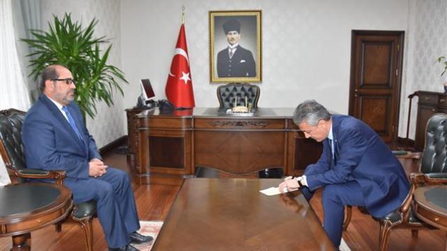 Karaman Valisi Akkoyun, TDVye kurban bağışında bulundu