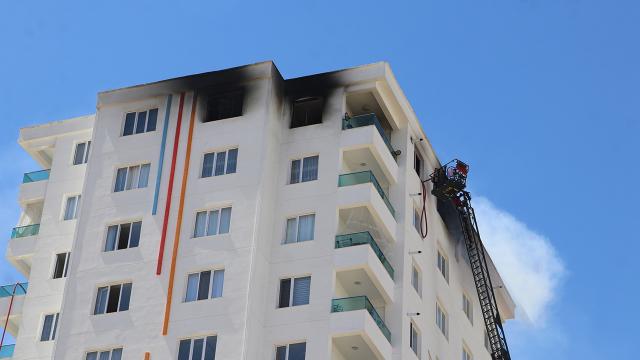 Diyarbakırda 13 katlı binada yangın: 6 kişi dumandan etkilendi
