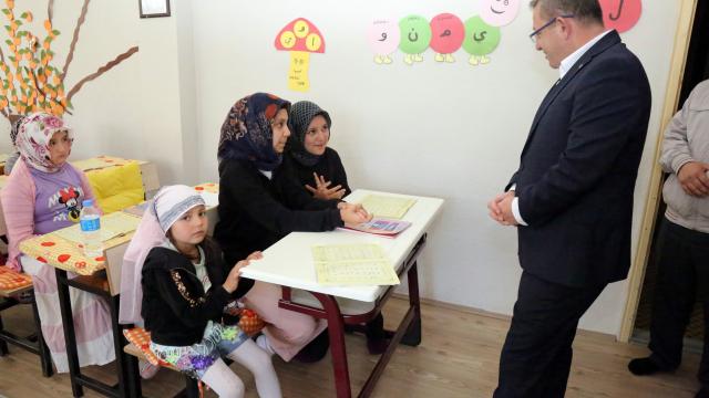 Yozgat Valisi Polat, yaz Kuran kursunu ziyaret etti
