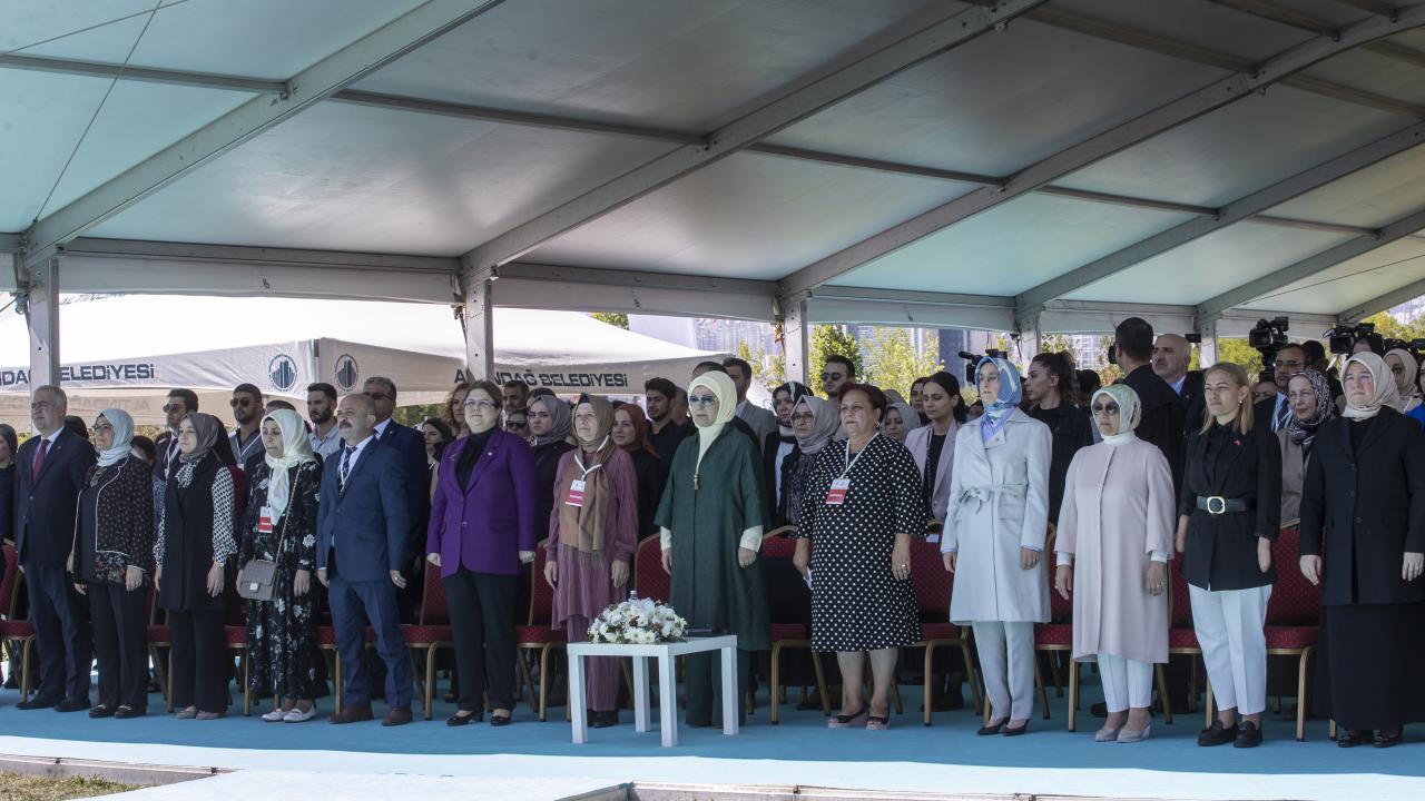 "147 bin evladımız, ailelerinin yanında destekleniyor"