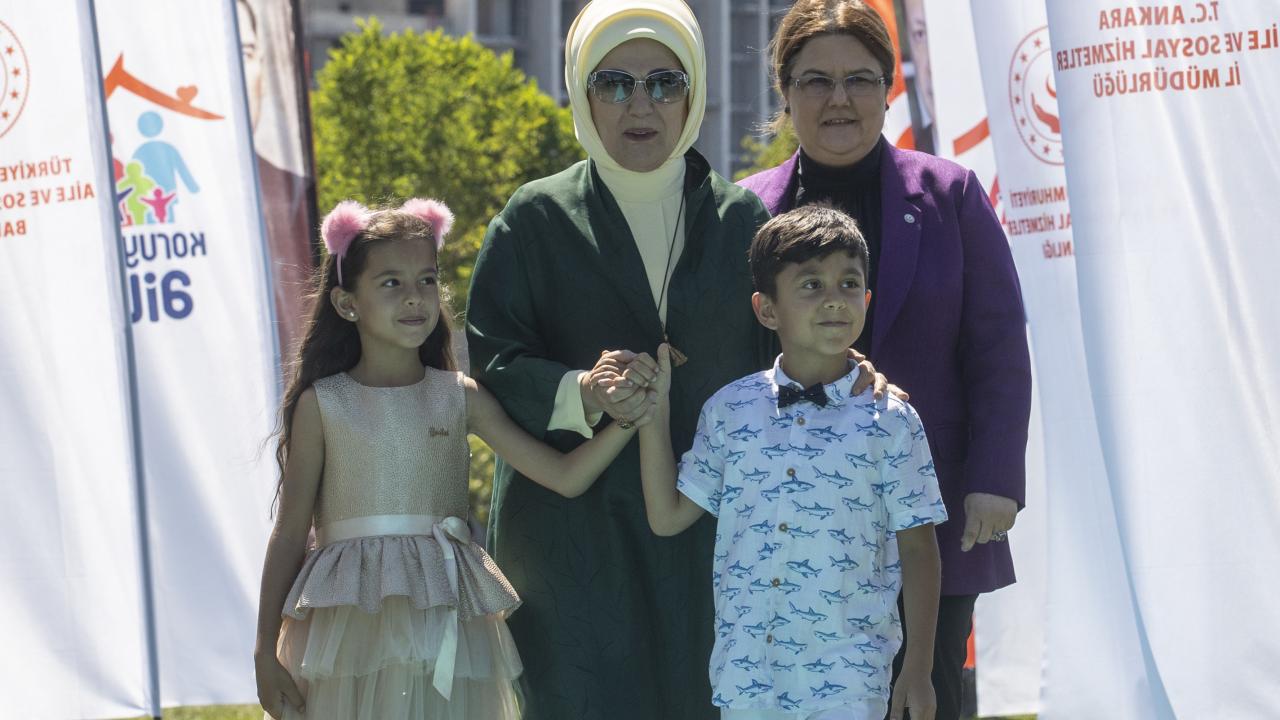 Emine Erdoğan Koruyucu Aile Günü Şenliği'ne katıldı