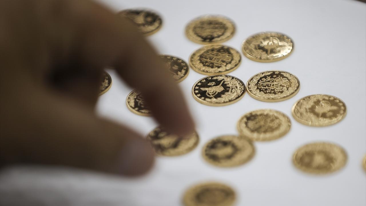 Altının ön ve arka yüzünde bulunanlar