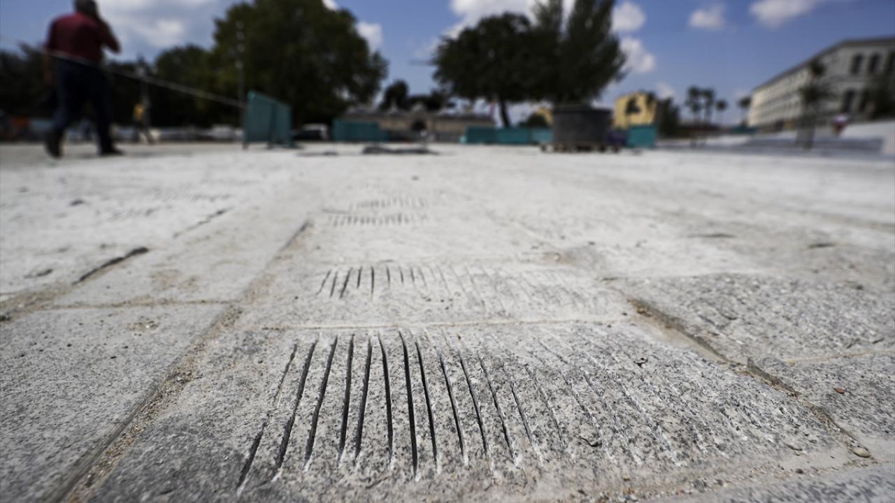 "Buraya çok değişik bir taş getirdiler, engelliler geçemiyor"