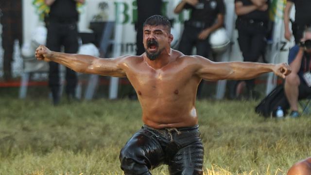 Antalya Kırkpınarda başpehlivanlığa ambargo koydu