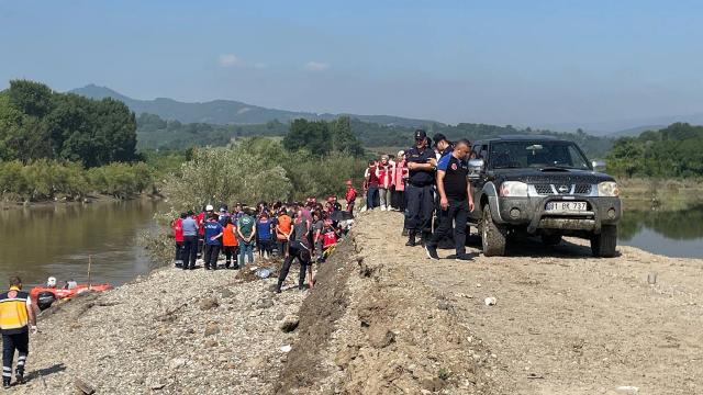 Düzcede sele kapılan kepçe operatörünün cenazesi bulundu