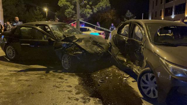 Erzincanda iki otomobil çarpıştı: 6 yaralı