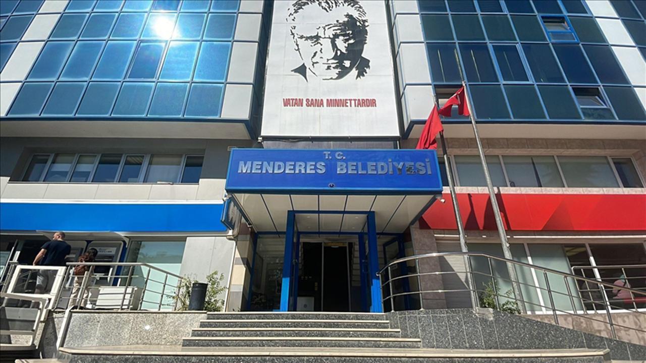 Menderes Belediyesine operasyon: 13 gözaltı