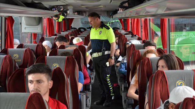 Otobüslerde "emniyet kemeri" zorunluluğu: Takmayanlara ceza kesilecek