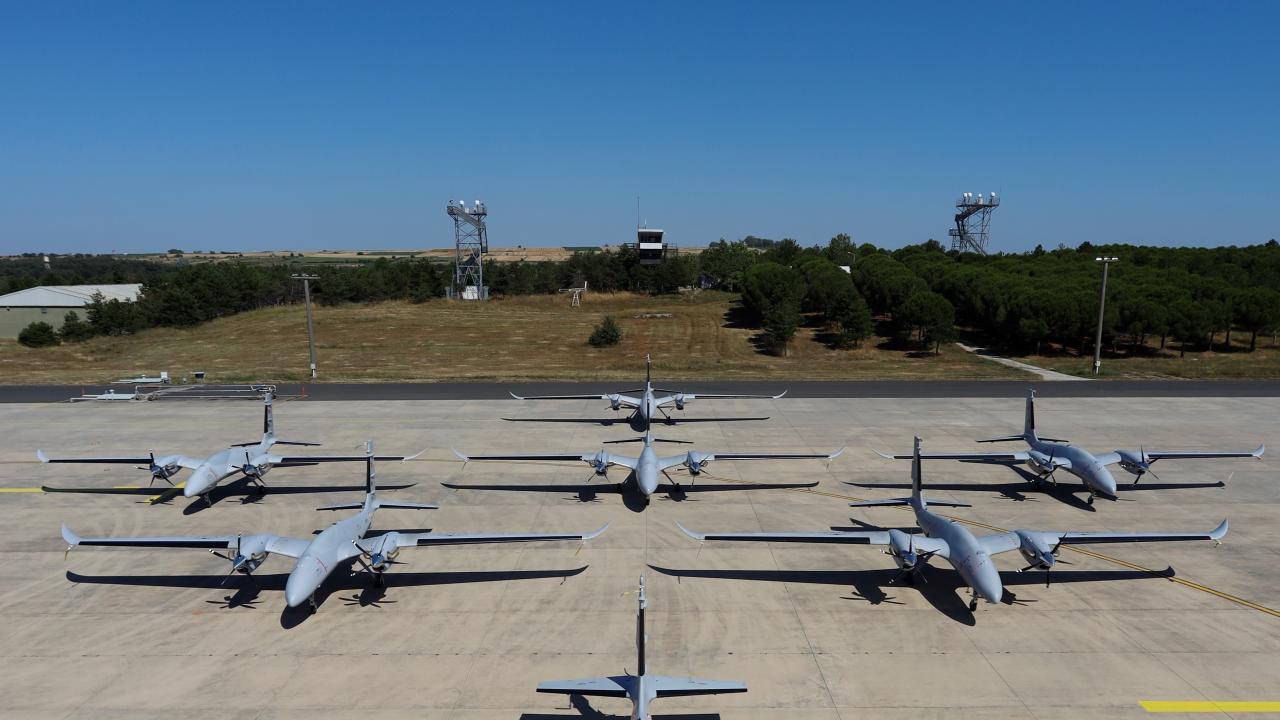 Bayraktar'dan bayram karesi: 7 AKINCI bir arada