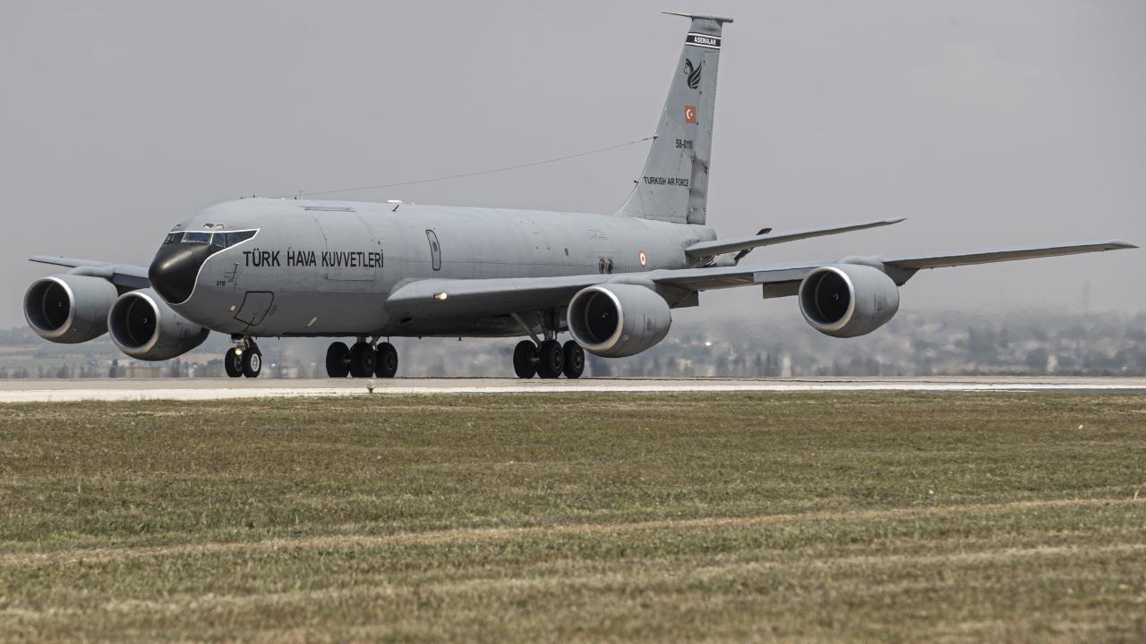 Tek havalanmada 20 savaş uçağına yakıt verebiliyorlar