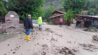 Ankara Nallıhan'da yaşanan su baskını kamerada