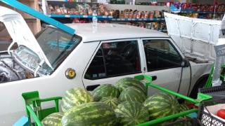 Kontrolden çıkan otomobil markete daldı: O anlar kamerada