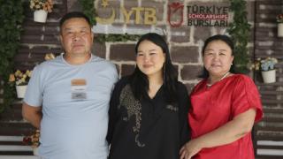 Moğolistanlı öğrenci 3 yıl sonra ailesiyle buluştu