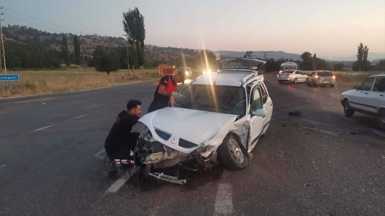 Adıyaman`da iki otomobilin çarpıştığı kazada 7 kişi yaralandı