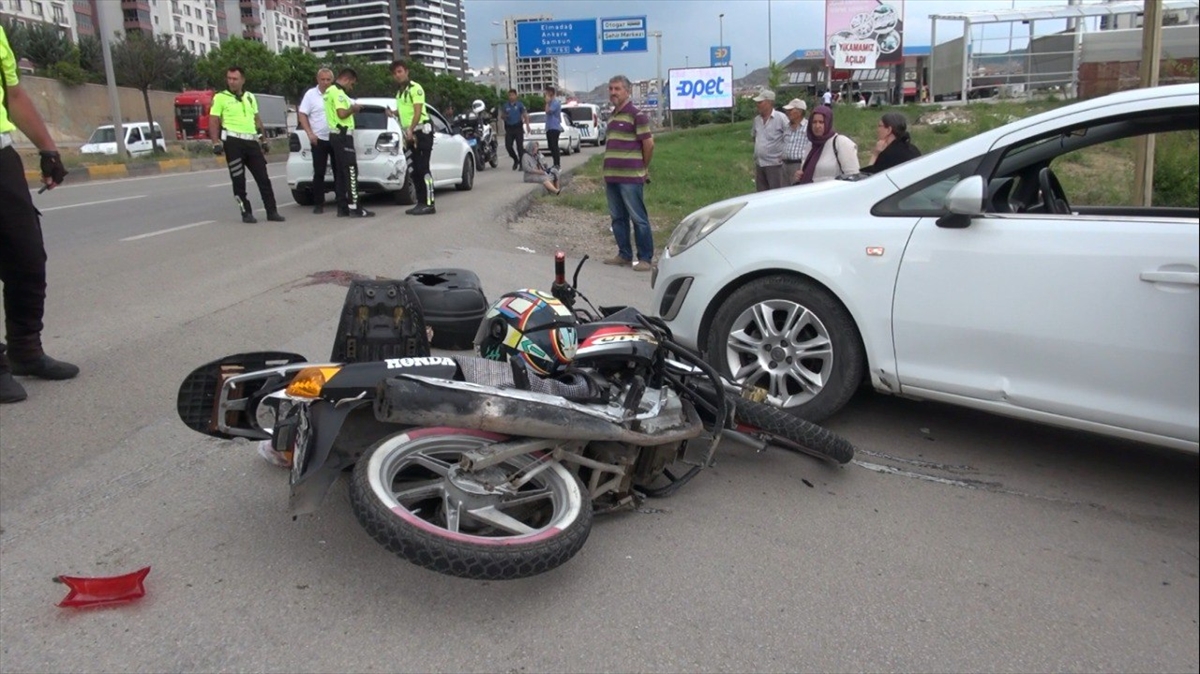 Kırıkkale`de otomobil ile çarpışan motosikletin sürücüsü ağır yaralandı
