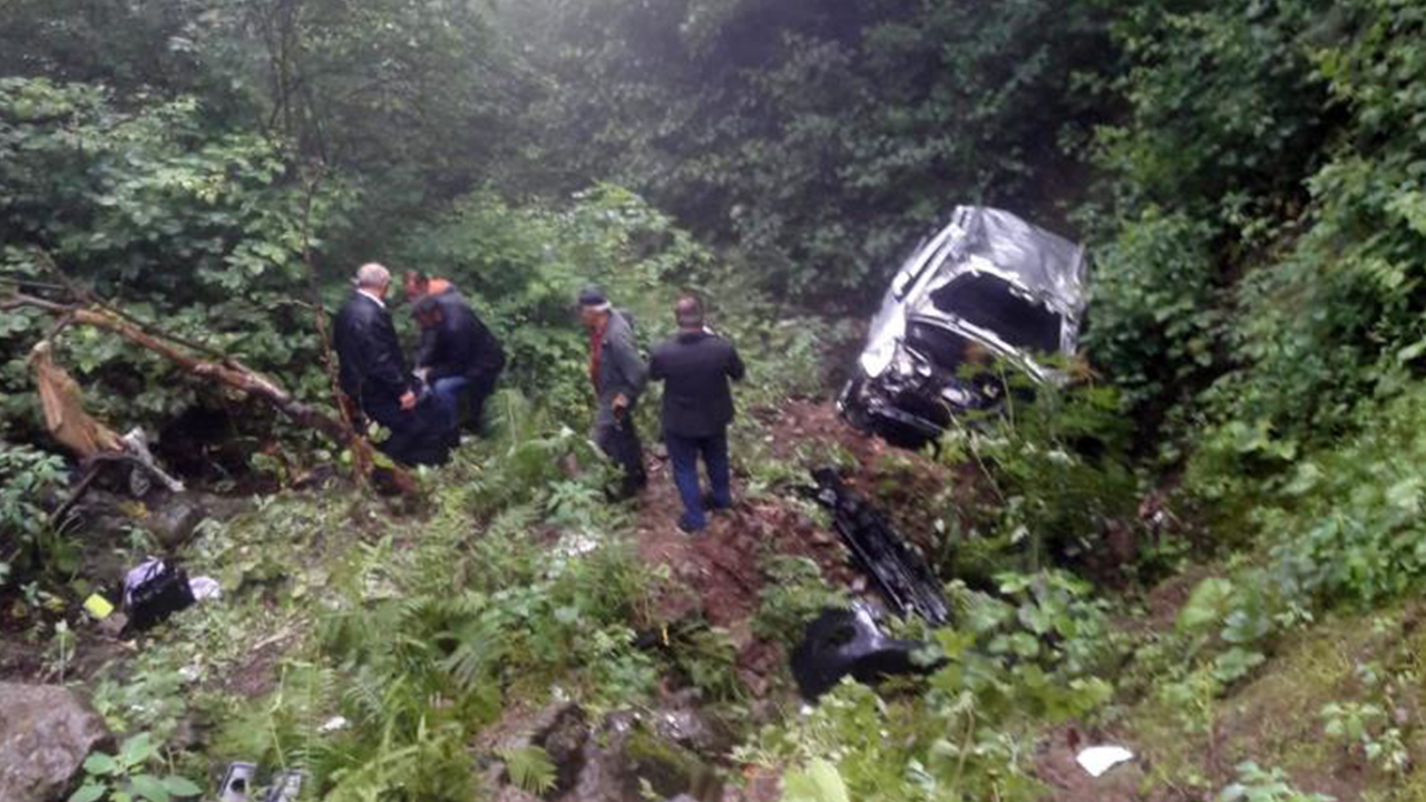 Giresun`da kamyonetin dereye devrildiği kazada 7 kişi yaralandı