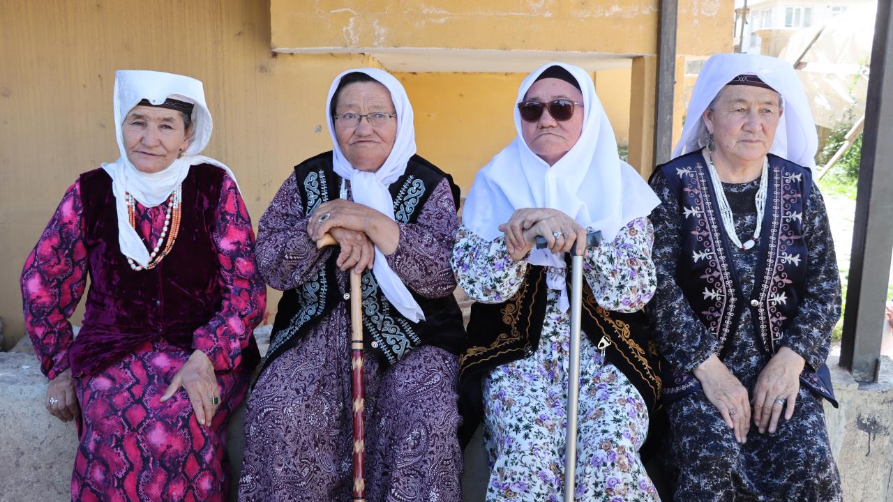 Düğünlerin ve yöresel kıyafetlerin orijinalliğini koruduğunu belirten Ruzubay, şöyle konuştu: