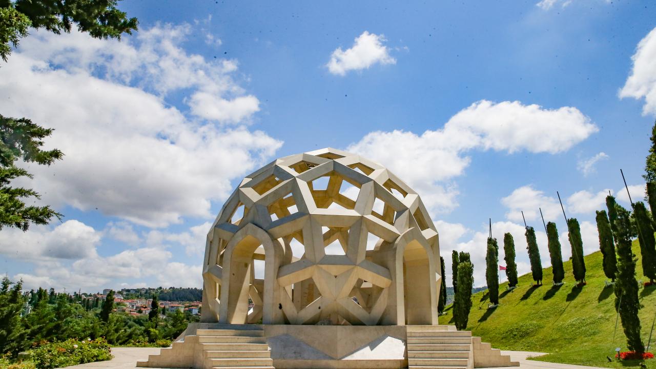  Her şehide bir selvi ağacı