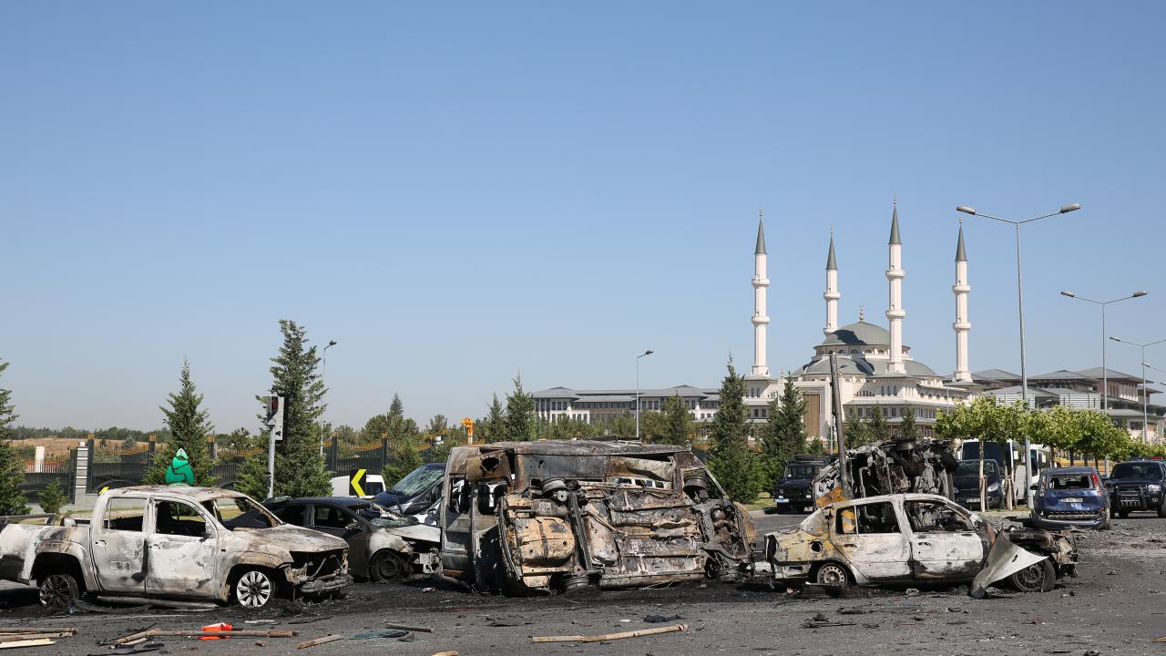 Darbeci pilotlar bomba yağdırdı