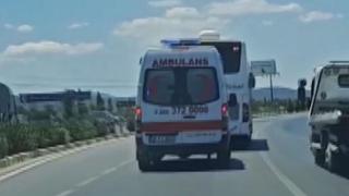 Israrla ambulansa yol vermeyen yolcu otobüsü kamerada