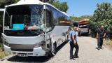 Antalya'da minibüs ile otobüs çarpıştı: 8 yaralı